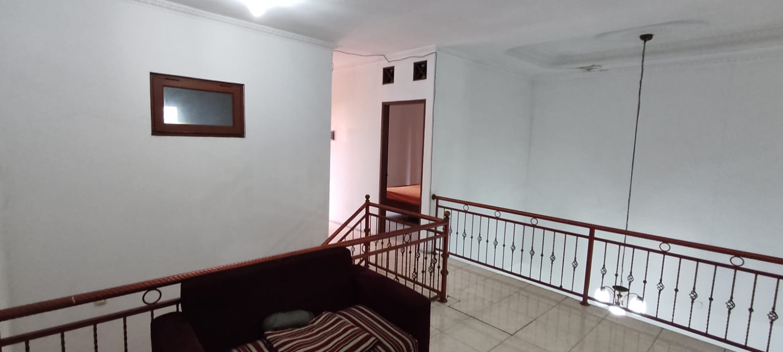 Rumah Disewakan Semi Furnished di Meadow Green Lippo Cikarang